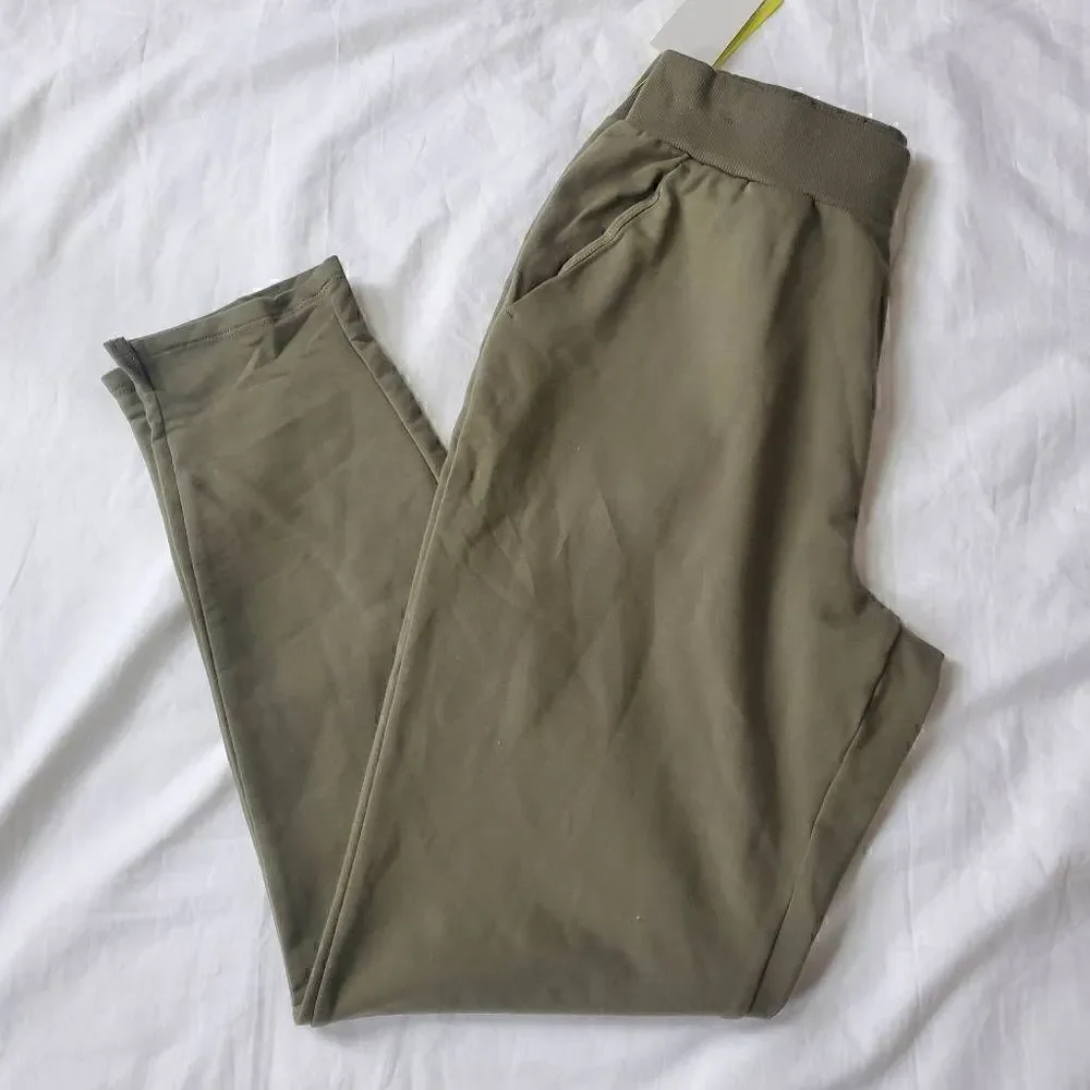 NWT All in Motion green highrise taper pant Medium